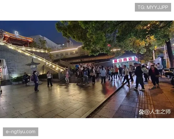 袁悦今天又穿成路边最闪的那条街，普通人根本想象不到的奢华感！