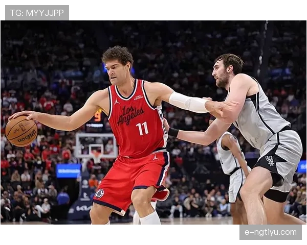 布鲁克·洛佩斯内线单打命中率提升显著优势拉开对位差距